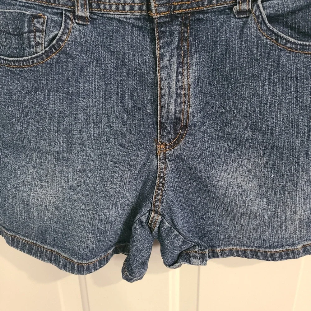 St Johns Bay Stretch Blue Denim Shorts Womens Size 10 Mid Rise Medium Wash 5 Pkt